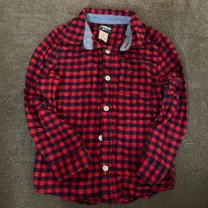 Long sleeved button up plaid shirt 🎅